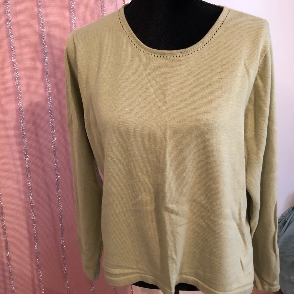 💛 5-$20 or FREE?! Liz Claiborne shirt